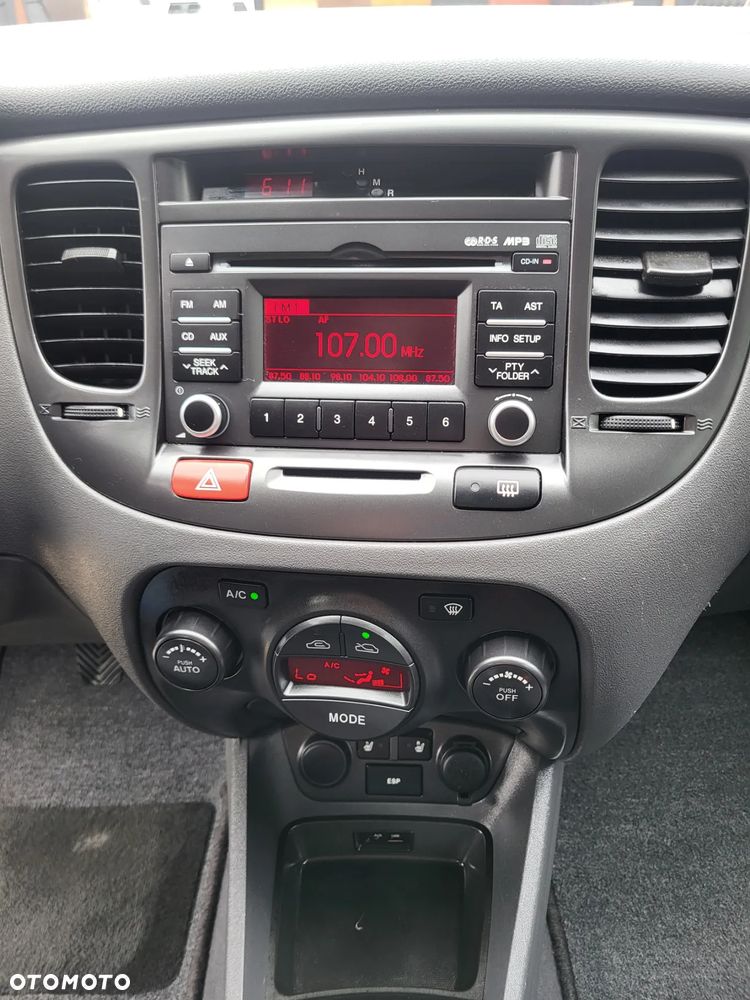 Kia Rio 1.4 Spirit - 23