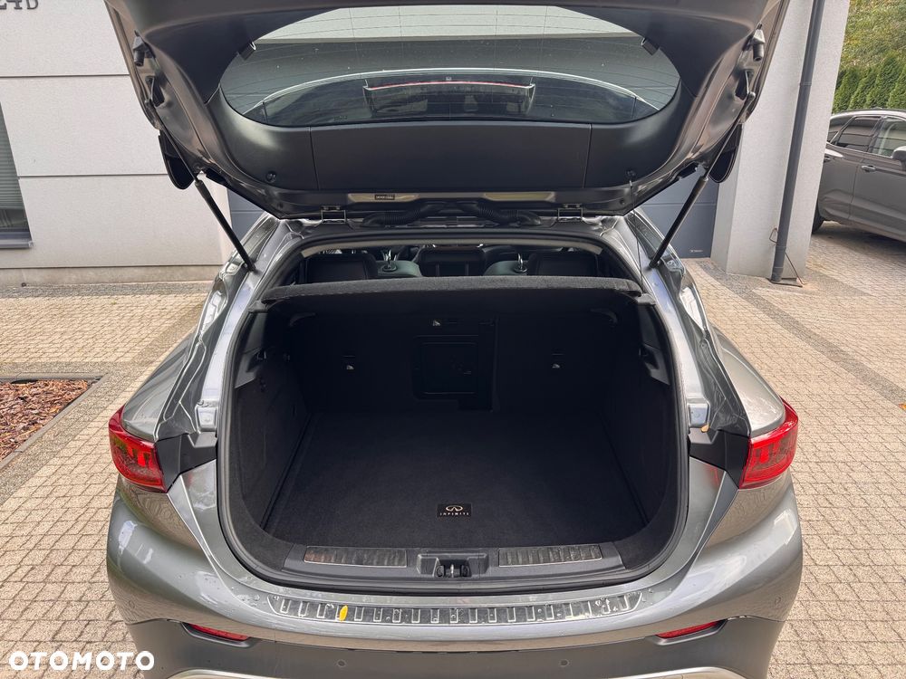 Infiniti QX30 2.0t Premium AWD 7DCT - 11