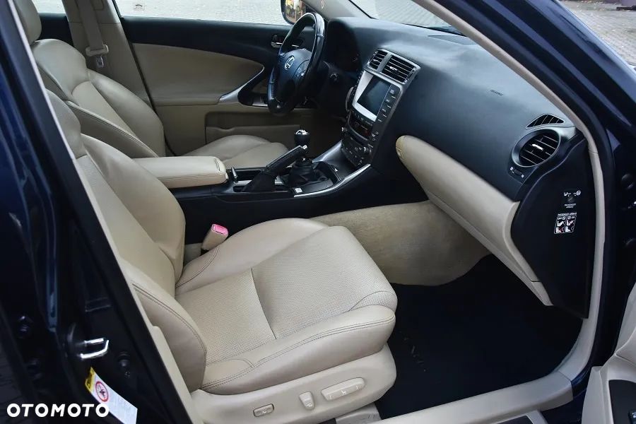 Lexus IS 250 Prestige - 16