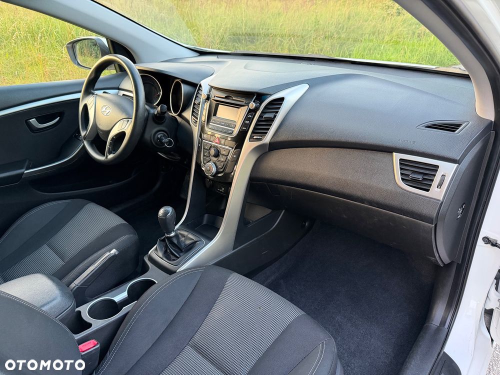 Hyundai i30 1.6 D GO - 23