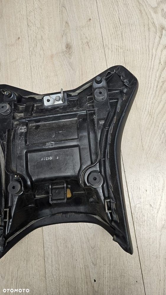 Siedzenie Kanapa Przód Kierowcy Yamaha FZ1 Fazer 1000 (2006-2015) - 9