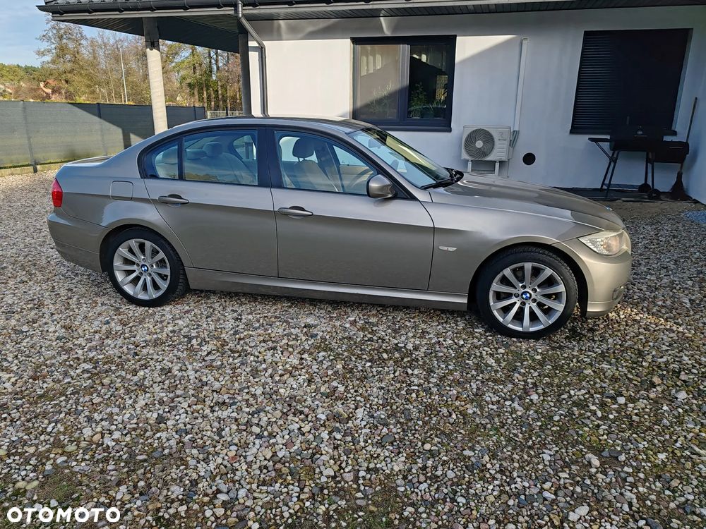 BMW Seria 3 320i - 25