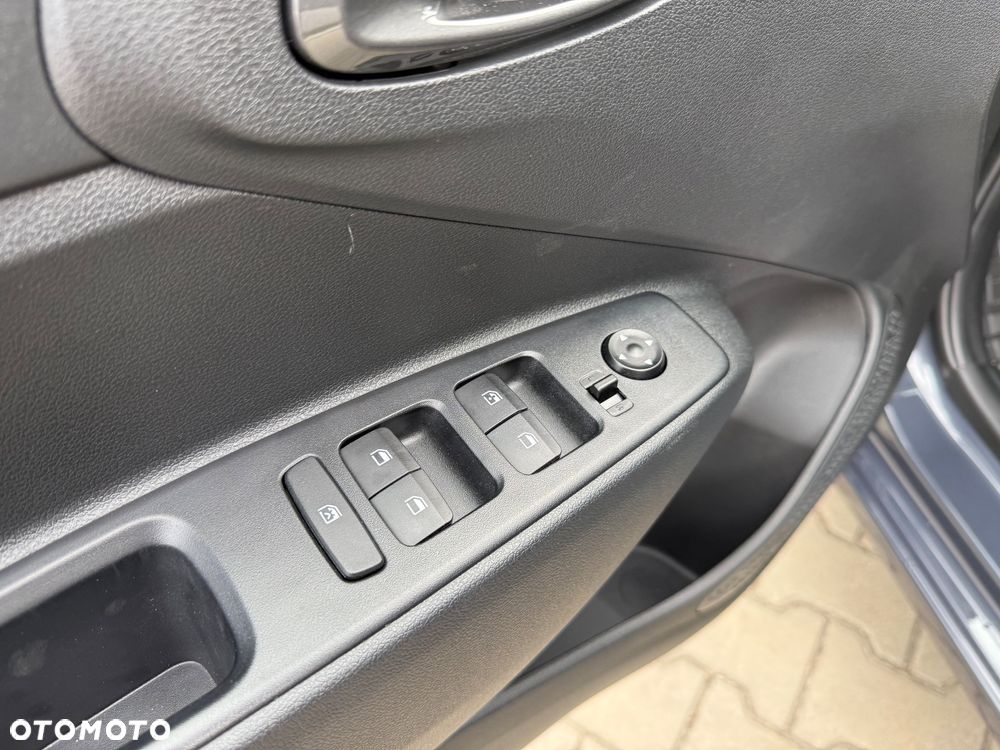 Hyundai i10 1.0 Fifa World Cup Edition - 17