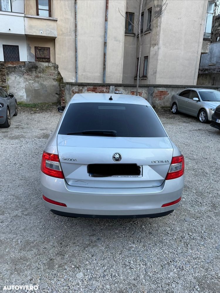 Skoda Octavia 1.6 TDI STYLE DSG - 5