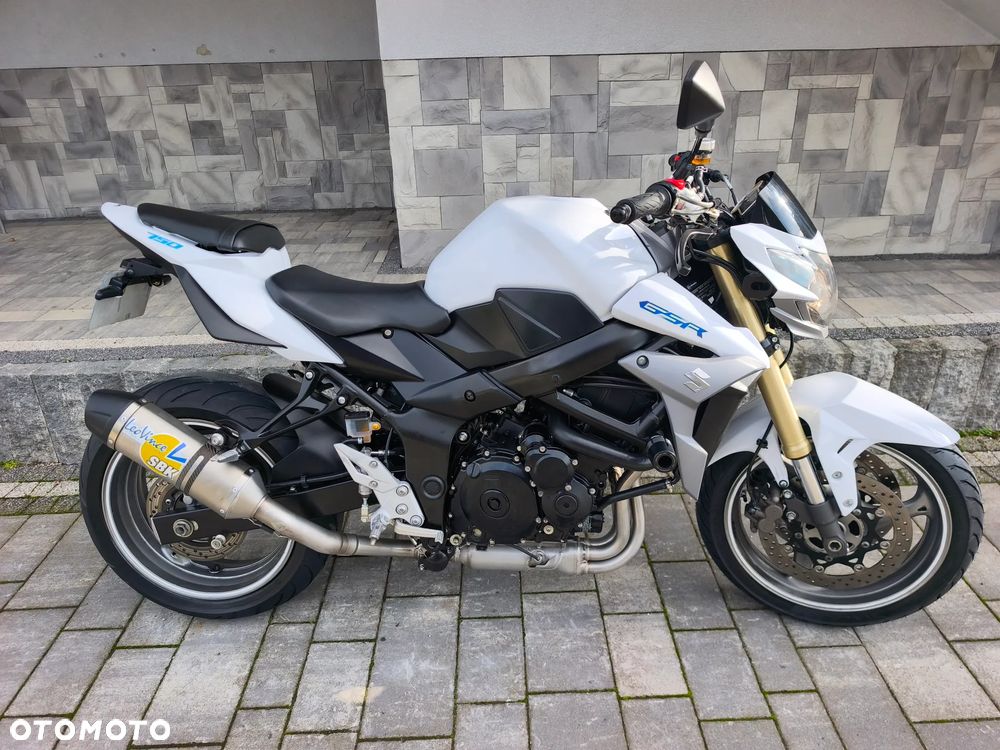 Suzuki GSR - 1