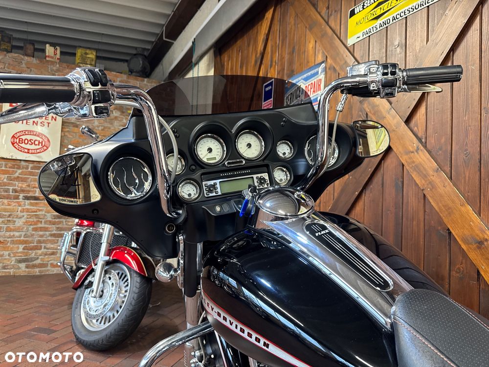 Harley-Davidson Touring Street Glide - 11