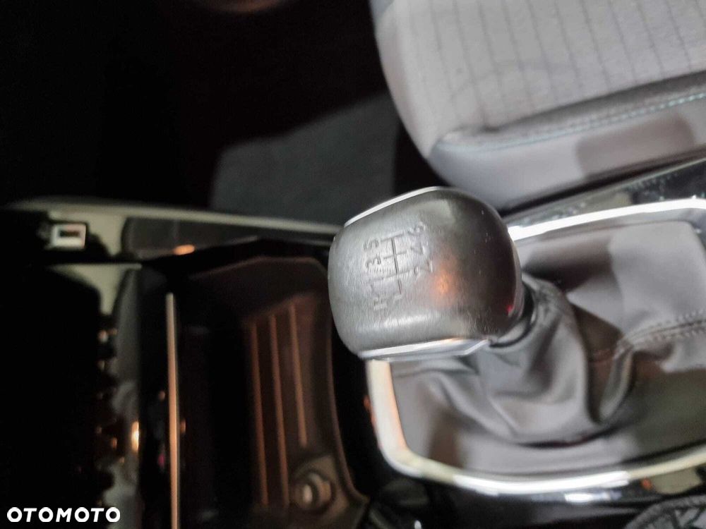 Peugeot 208 - 21