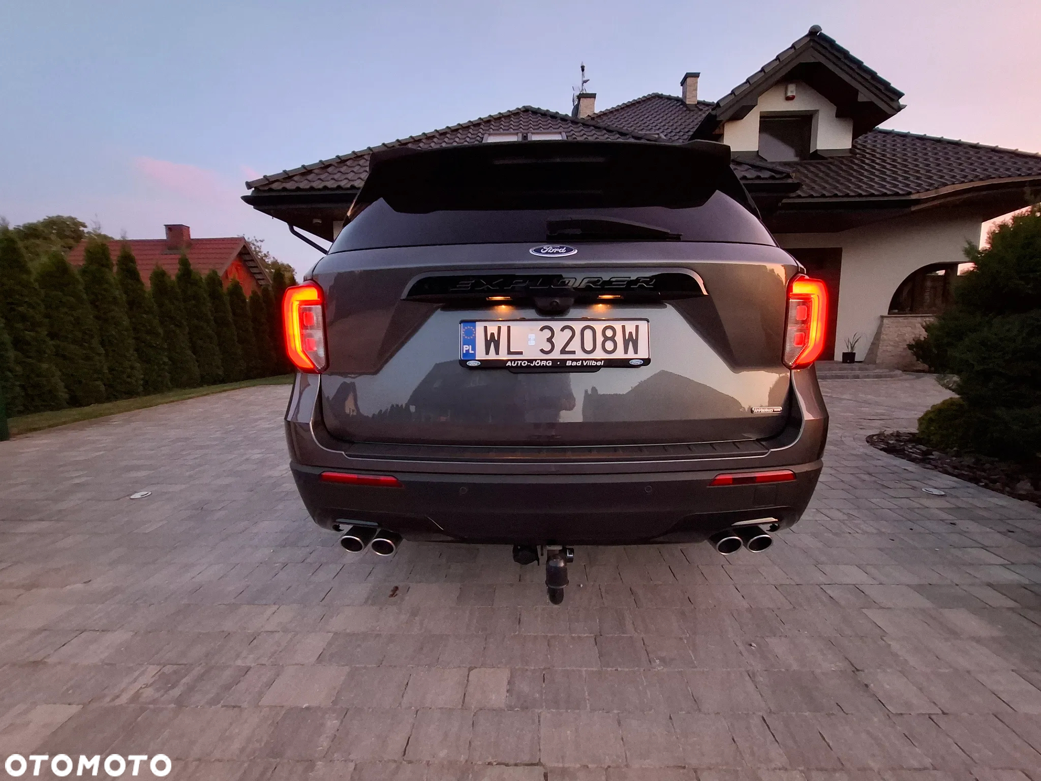 Ford Explorer - 4