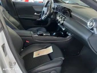 Mercedes-Benz CLA 180 7G-DCT - 3