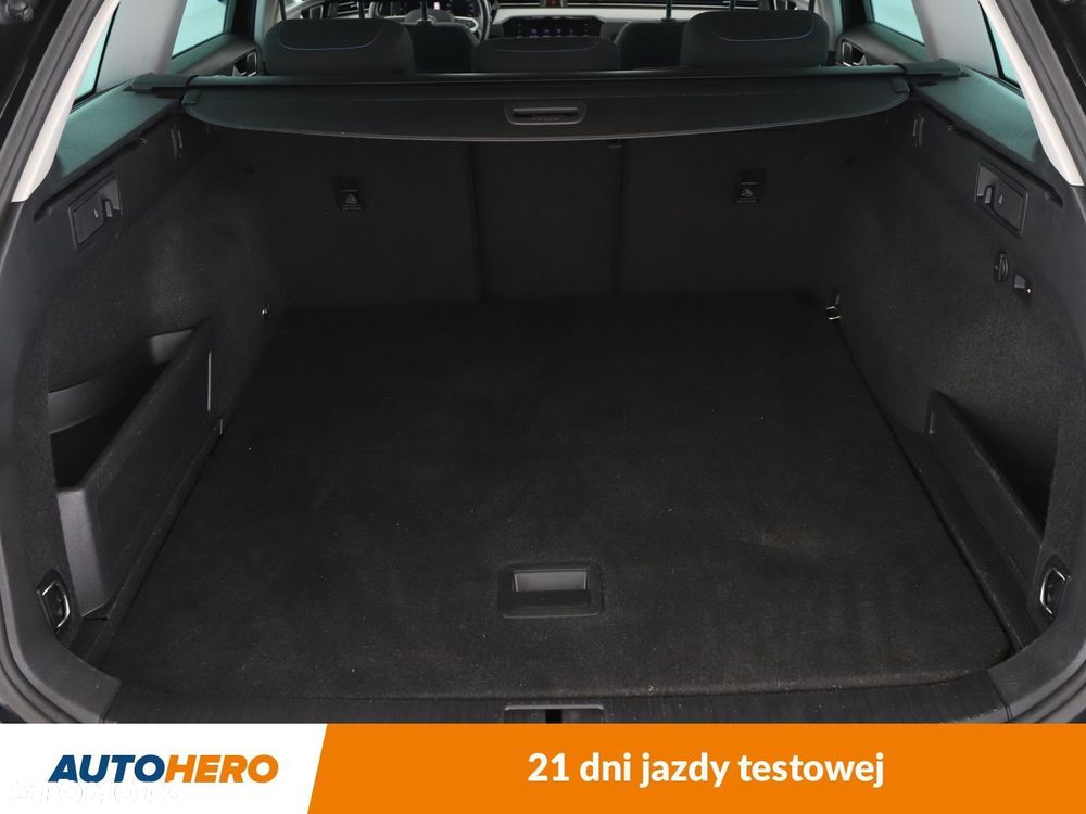 Volkswagen Passat - 17