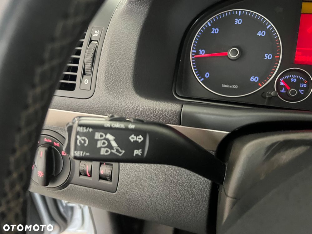 Volkswagen Touran 2.0 TDI DPF BlueMotion Technology Comfortline - 35