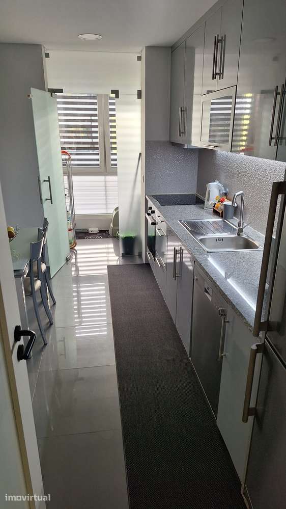 Apartamento T2 com garagem e varanda na Maia - Grande imagem: 4/11