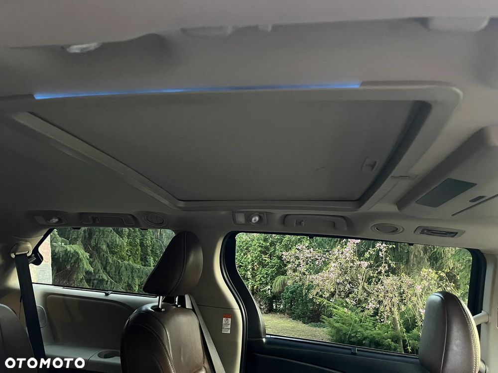 Toyota Sienna - 31