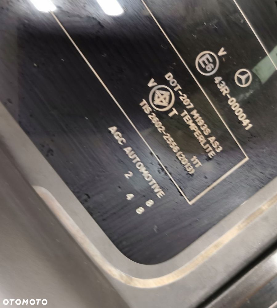 navara d23 alaskan mercedes klasa x w470 szyba tylna karoseryjna uchylna - 4