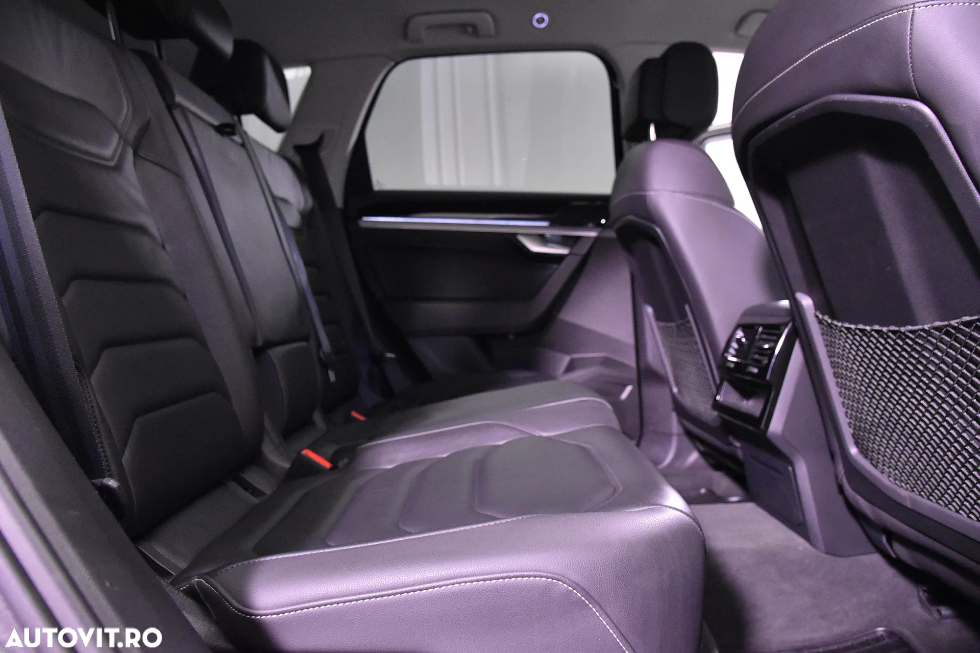 Volkswagen Touareg - 12