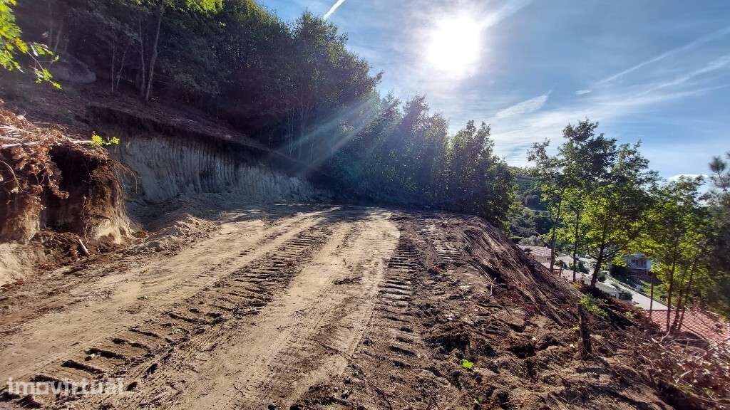 Terreno c/ projeto aprovado - Louredo