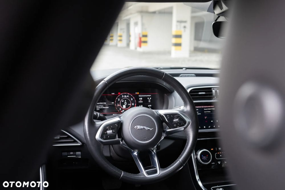 Jaguar XE 2.0 P250 SE - 14