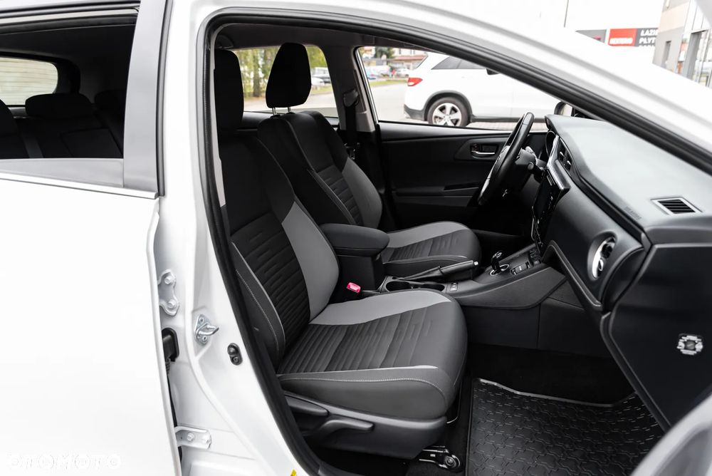 Toyota Auris 1.8 HSD Luna - 23