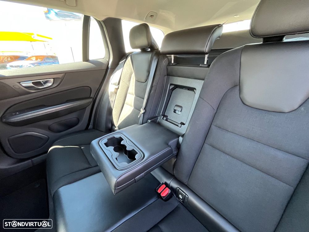 Volvo V60 2.0 D3 Momentum Plus - 49
