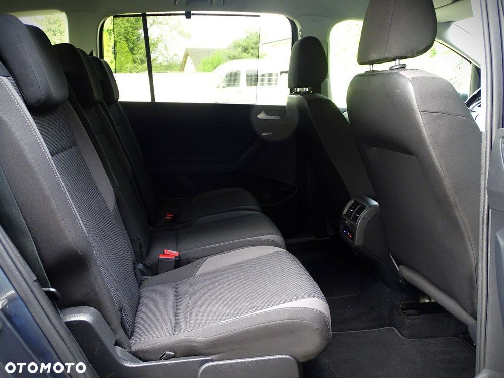 Volkswagen Touran - 18