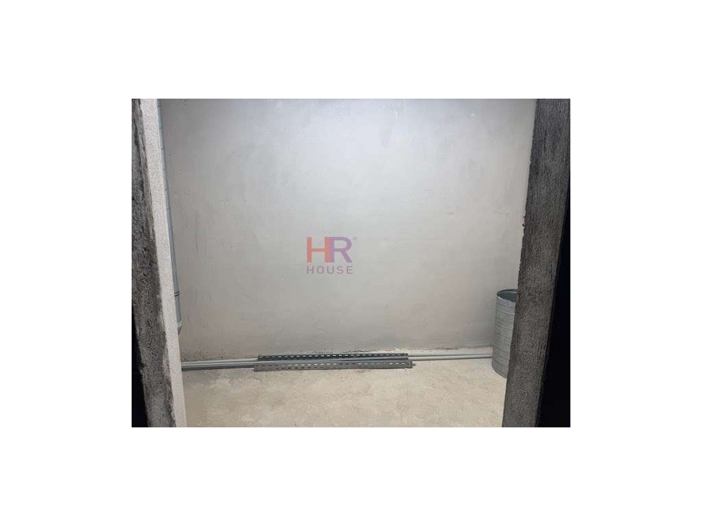 Heritage Coimbra vende-se lugar de estacionamento coberto com arrumo. - Grande imagem: 3/3