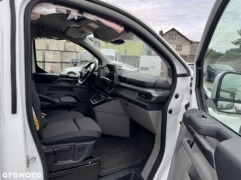 Ford Tourneo Custom - 23