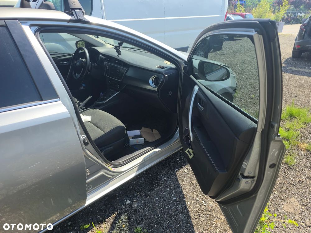 Toyota Auris Hybrid 135 Premium - 13
