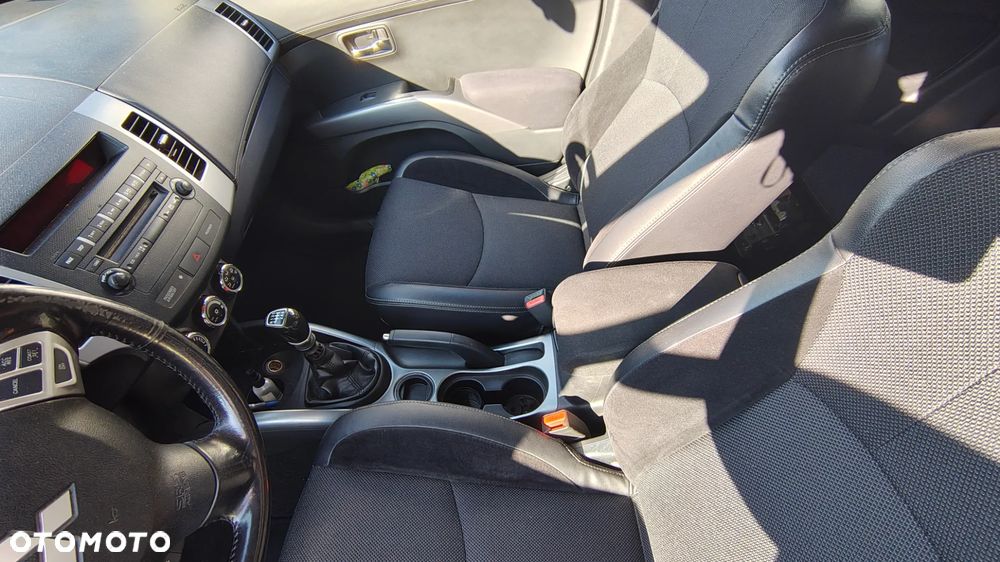 Mitsubishi Outlander - 6