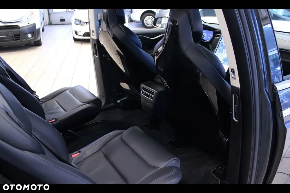 Tesla Model X Long Range Plus - 12