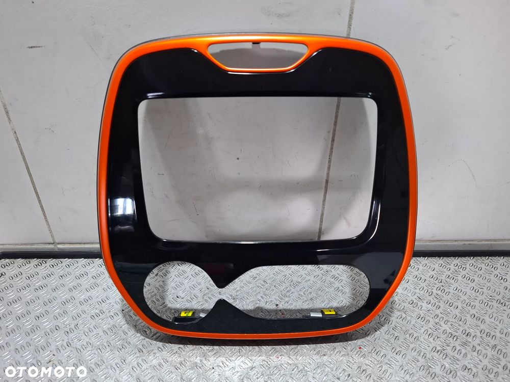 Ramka panelu nawigacji klimatyzacji Renault Captur 2015 rok nr 682704761R - 1