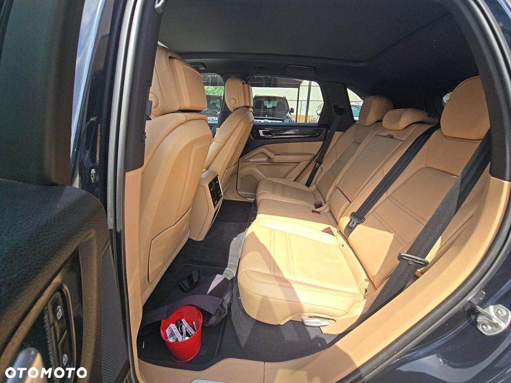 Porsche Cayenne - 8