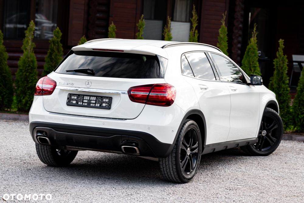 Mercedes-Benz GLA 200 7G-DCT - 12