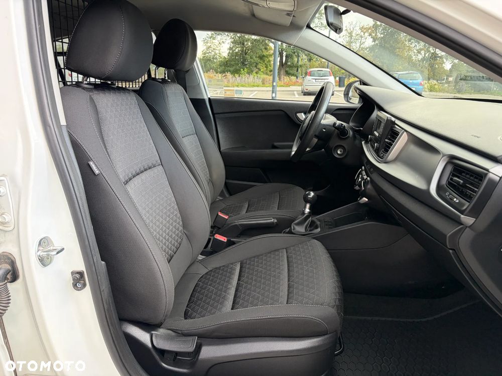 Kia Rio - 12