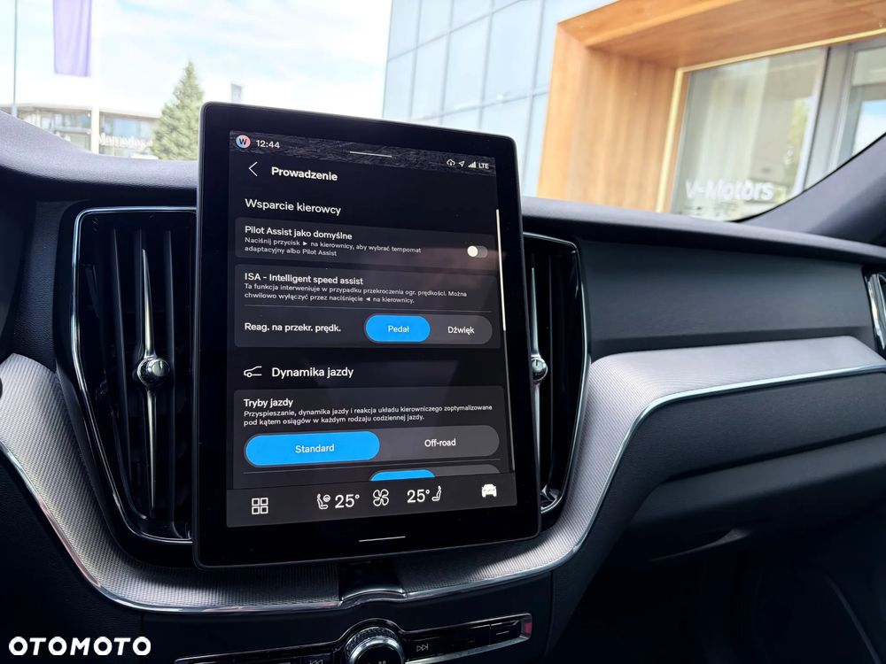 Volvo XC 60 B5 B AWD Plus Black Edition - 18