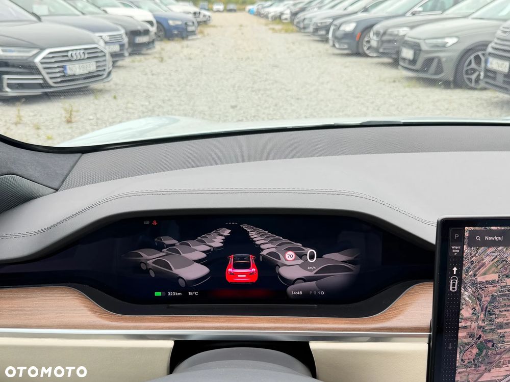Tesla Model S AWD - 11