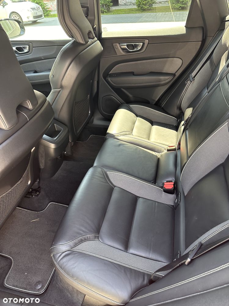 Volvo XC 60 D4 R-Design - 11