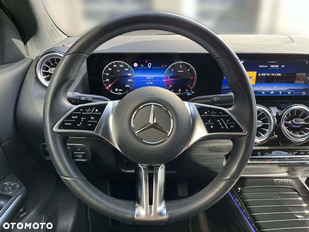 Mercedes-Benz GLA - 16