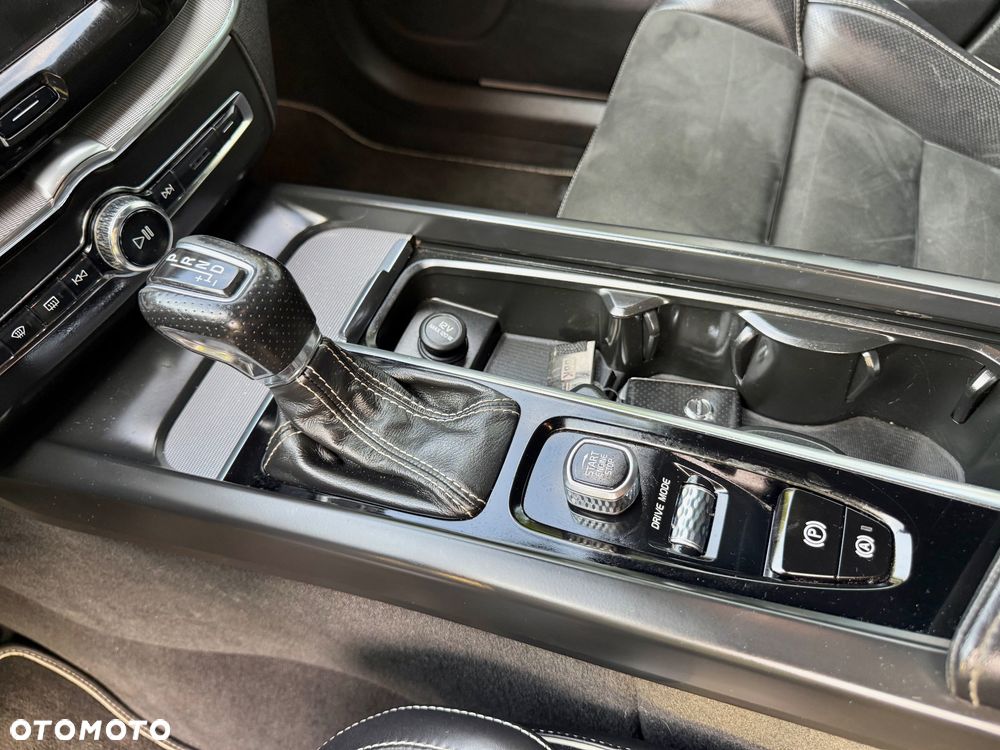 Volvo XC 60 D4 Geartronic RDesign - 26