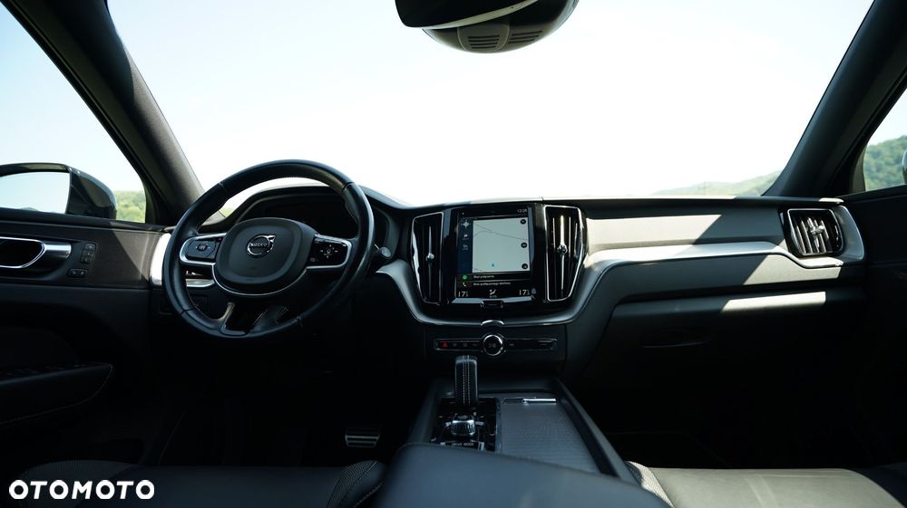 Volvo XC 60 B4 D AWD R-Design - 28