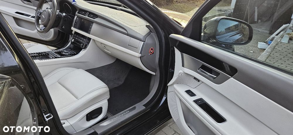 Jaguar XF 3.0 V6 Prestige - 21