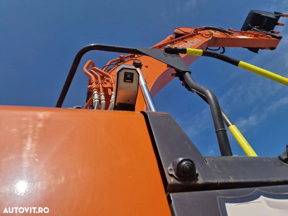 Hitachi ZX225-6, 26,2t, 2021, 2.976h, COMPACT. CUPLA RAPIDA, cupa NOUA, camera spate si laterale, lant 90% ok doar 300h mars, consum mediu 11l/h, ad sapare 7m, motor Isuzu, produs in JAPONIA, revizia efectuata, scaun cu incalzire,CA NOU, PROMOTIE 113.900 EUR - 26