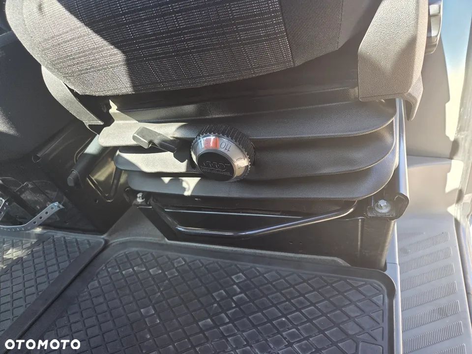 Mercedes-Benz SPRINTER - 13