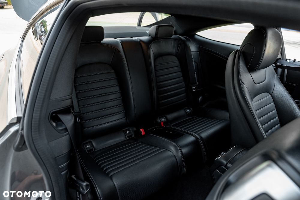 Mercedes-Benz Klasa C 300 9G-TRONIC AMG Line - 24