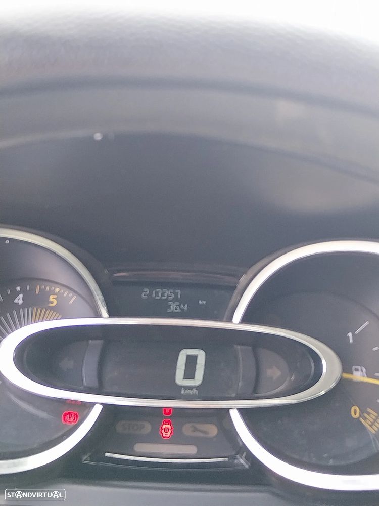 Renault Clio Sport Tourer 1.5 dCi Dynamique S - 4