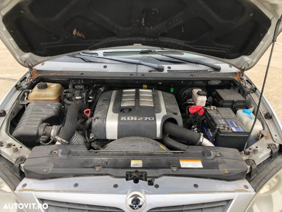 Dezmembrez SsangYong Rodius 4X4, an 2005, XDI 270 - 4