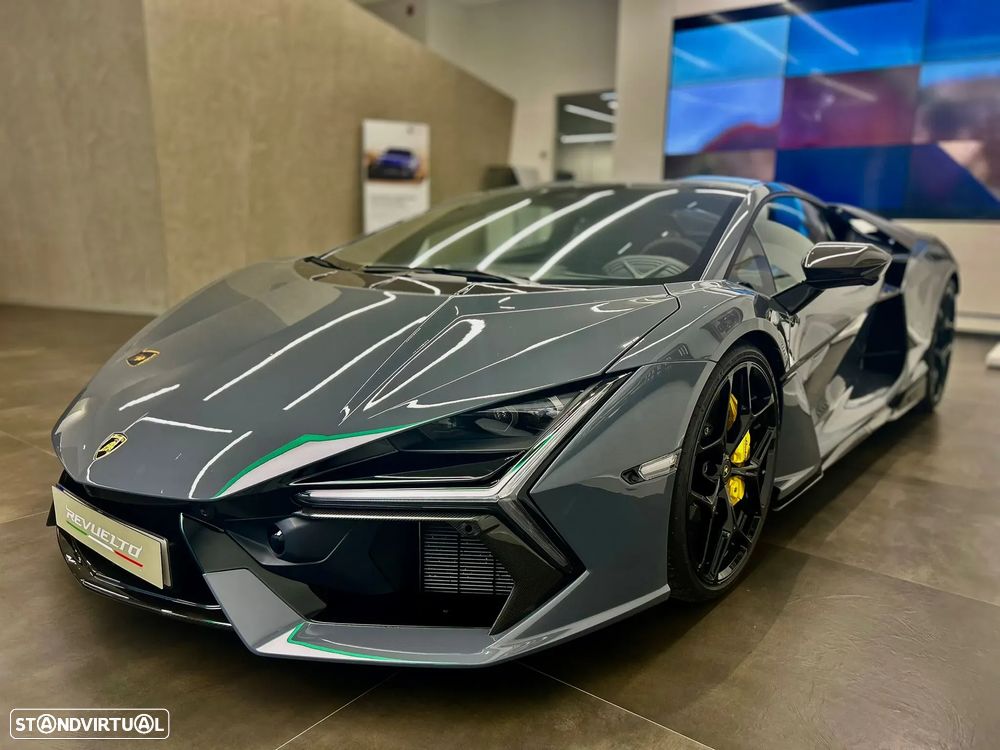 Lamborghini Revuelto - 2