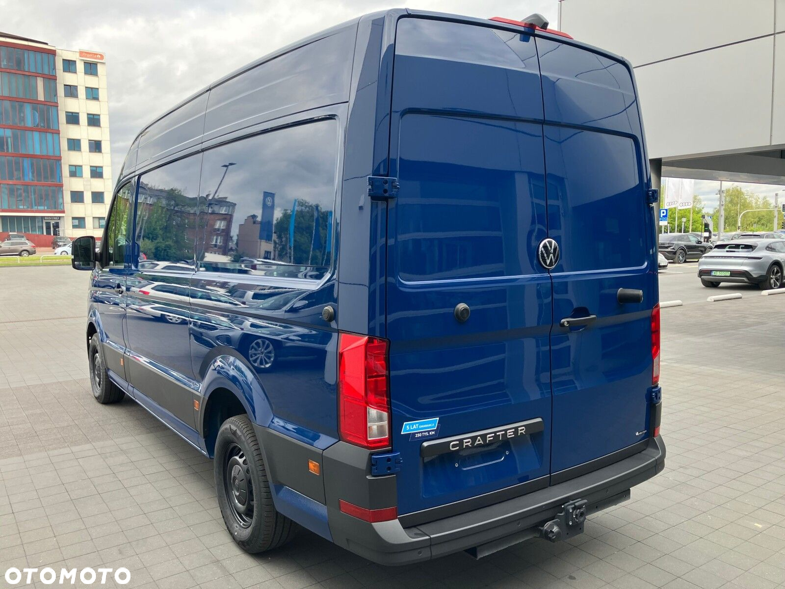 Volkswagen Crafter Crafter 35 Furgon, silnik: 2,0 l  130 kW, skrzynia biegów: napęd 4MOTION, automatyczna 8-biegowa rozstaw osi: 3640 mm - 5
