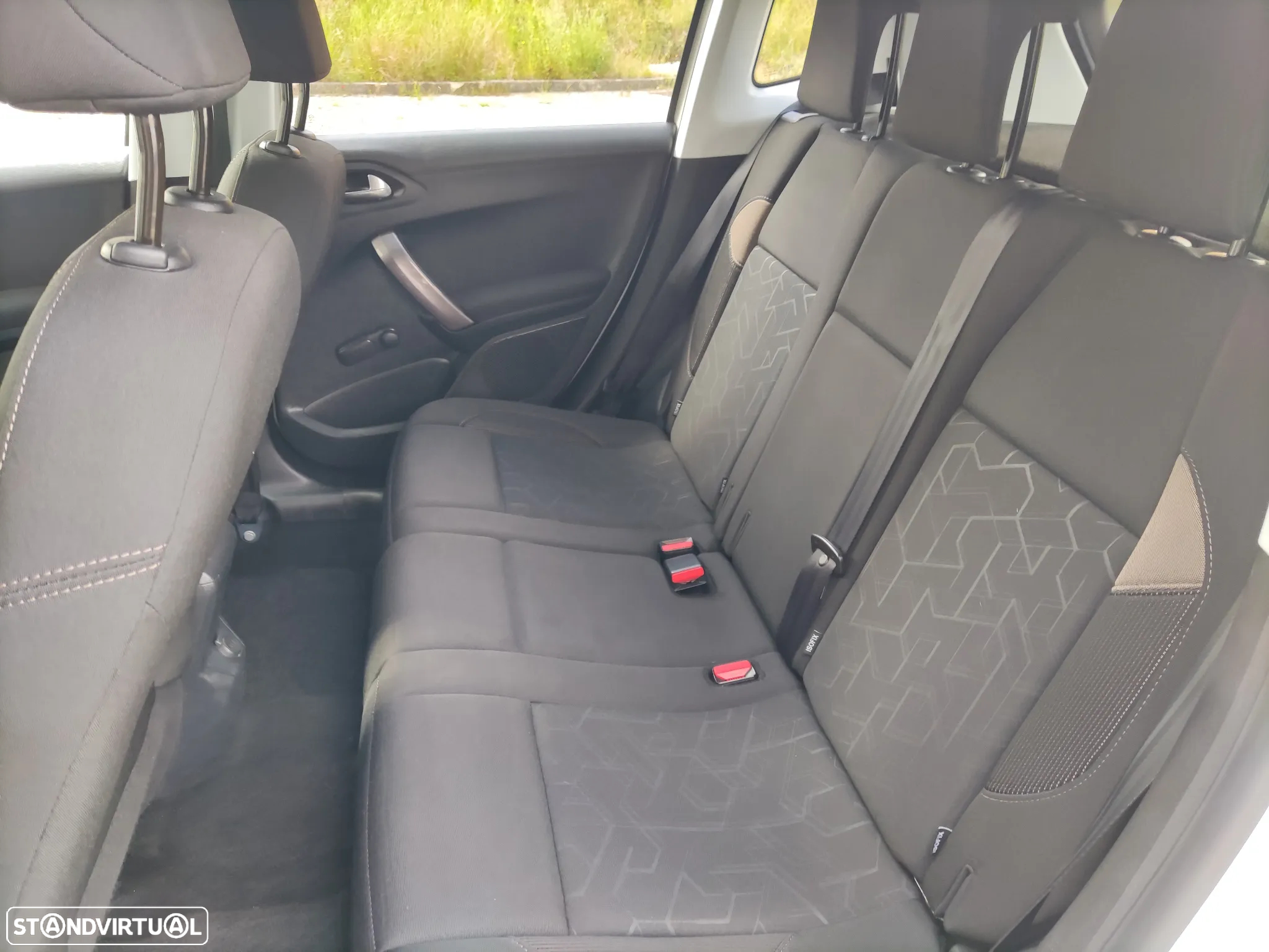 Peugeot 2008 1.6 BlueHDi Style - 9