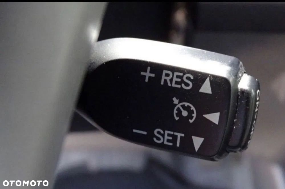 Toyota Prius 1.8 HSD Sol - 13