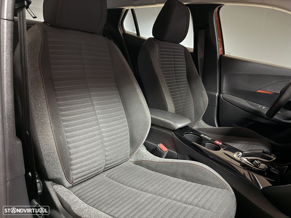 Peugeot 2008 1.2 PureTech Allure EAT8 - 12